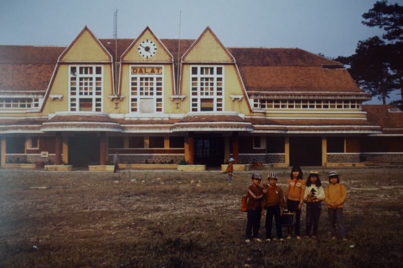 11 Gare de chemin de fer, Dalat, Vietnam 1932-38 - une curieuse reinterpretation regionaliste de la nouvelle gare normande art deco de Deauville (1930-32)k64